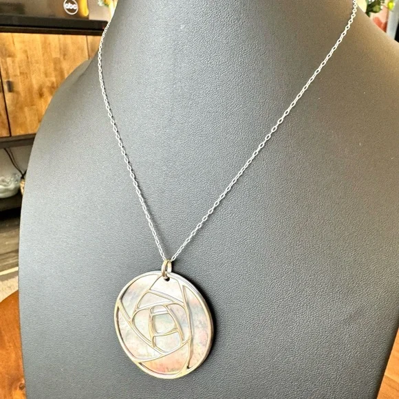 Rose Shell Pendant Necklace - Picture 2 of 7